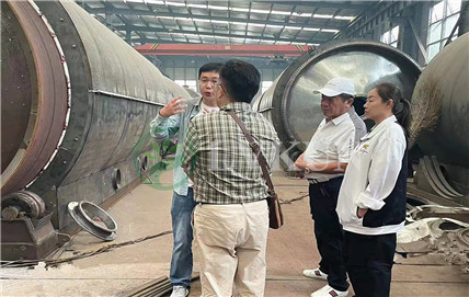 Taiwan customers visit the factory to visit the pyrolysis equipment