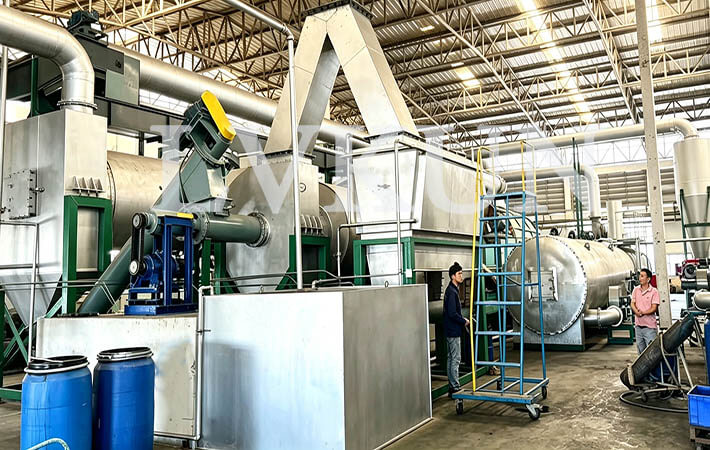 Continuous bamboo carbonization equipment in operation